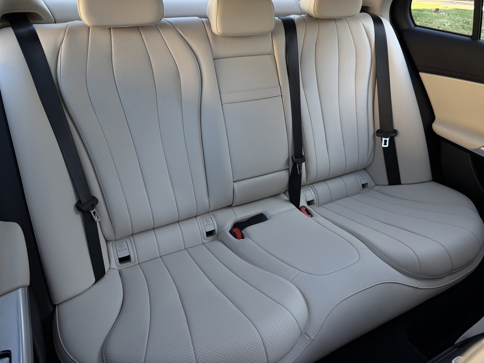 Used 2025 Mercedes-Benz E 350 Sedan image 21