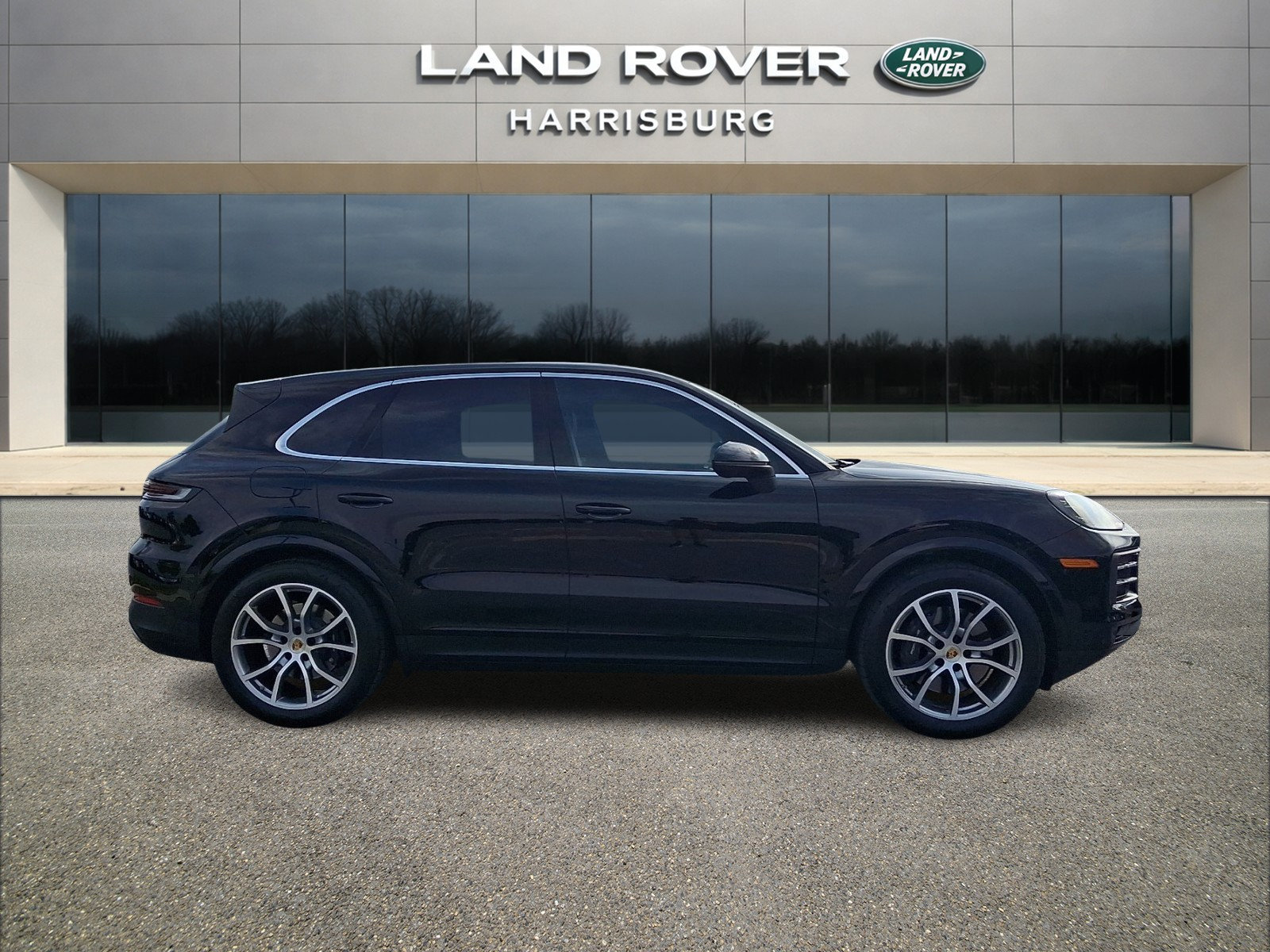 Used 2024 Porsche Cayenne AWD/4WD image 5