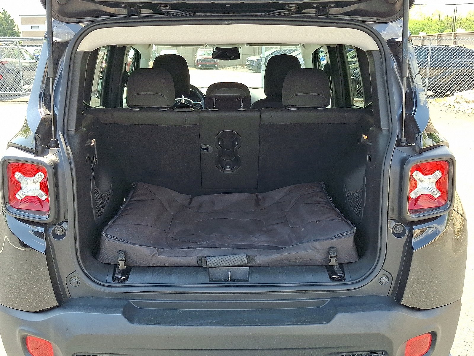 Used 2016 Jeep Renegade Latitude AWD/4WD image 29