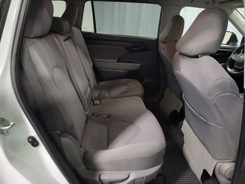 Used 2023 Toyota Highlander LE AWD/4WD image 26