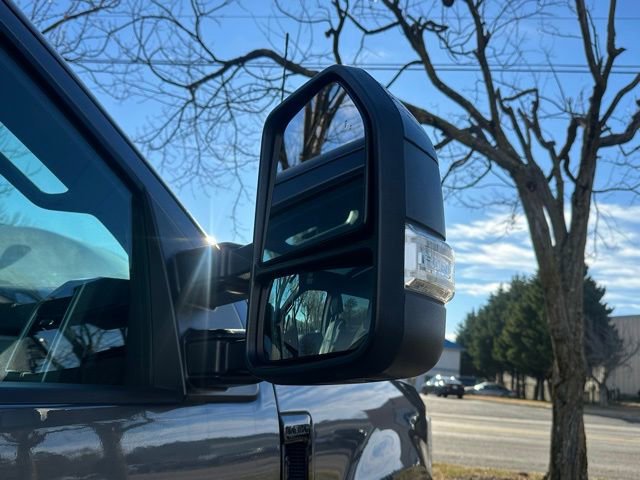 Used 2022 Ford F350 Lariat w/ Black Appearance Package image 13