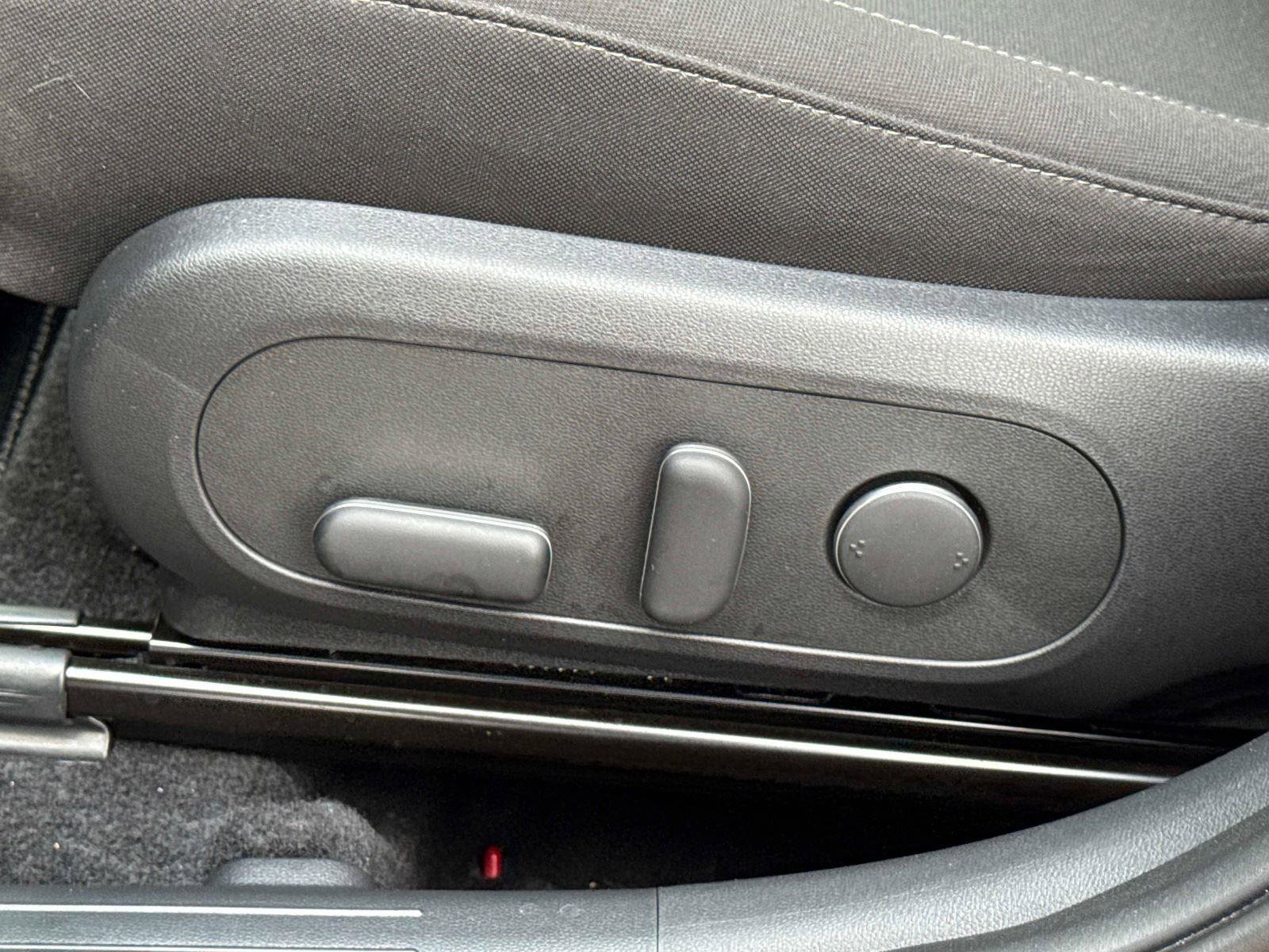 Used 2025 Hyundai Kona SEL FWD image 19