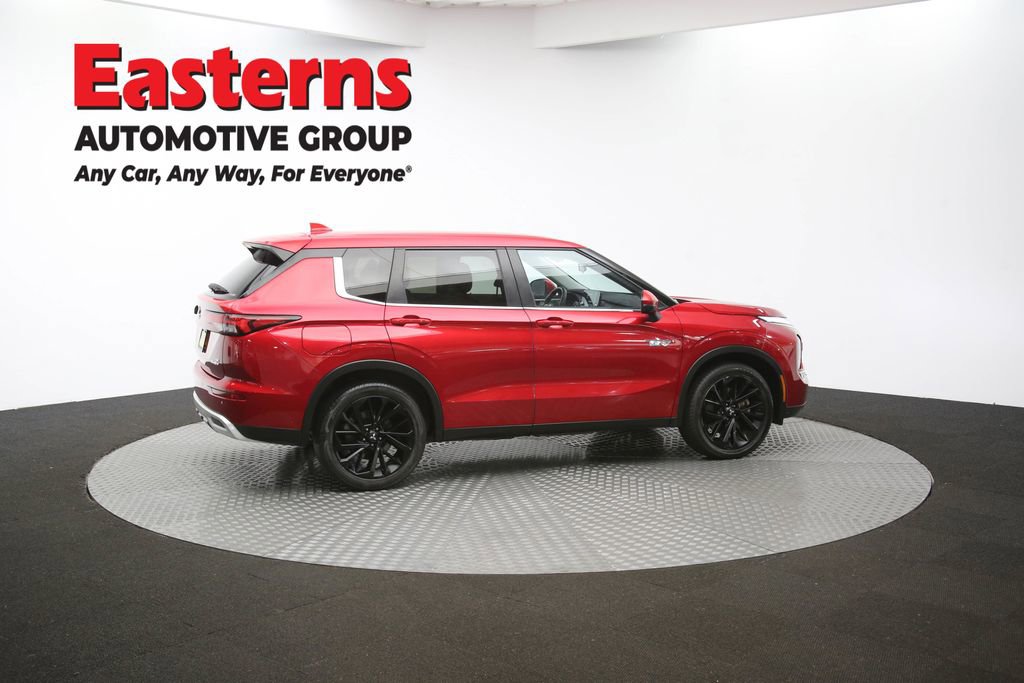 Used 2023 Mitsubishi Outlander SE image 42