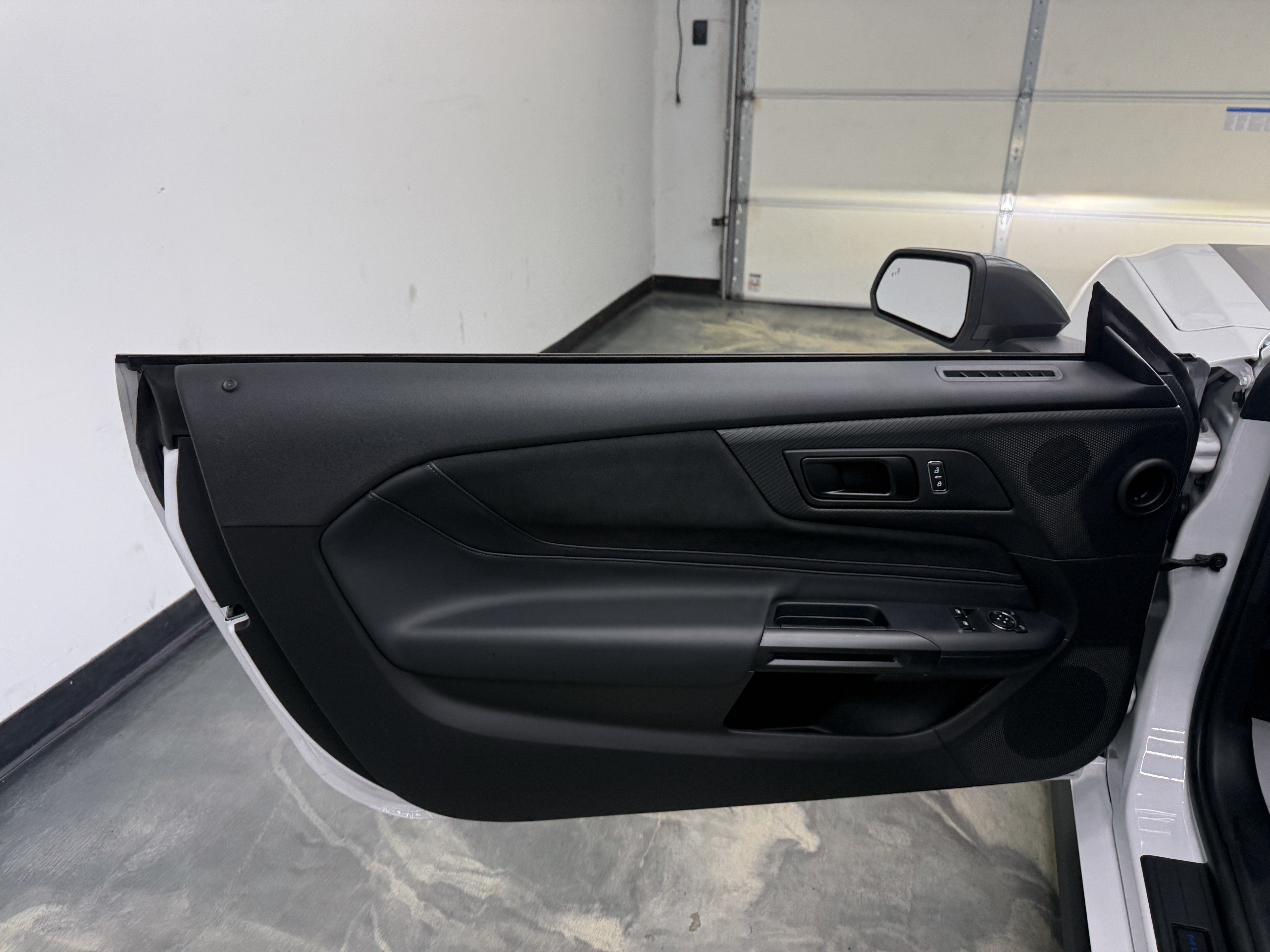 Used 2025 Ford Mustang Dark Horse RWD image 6