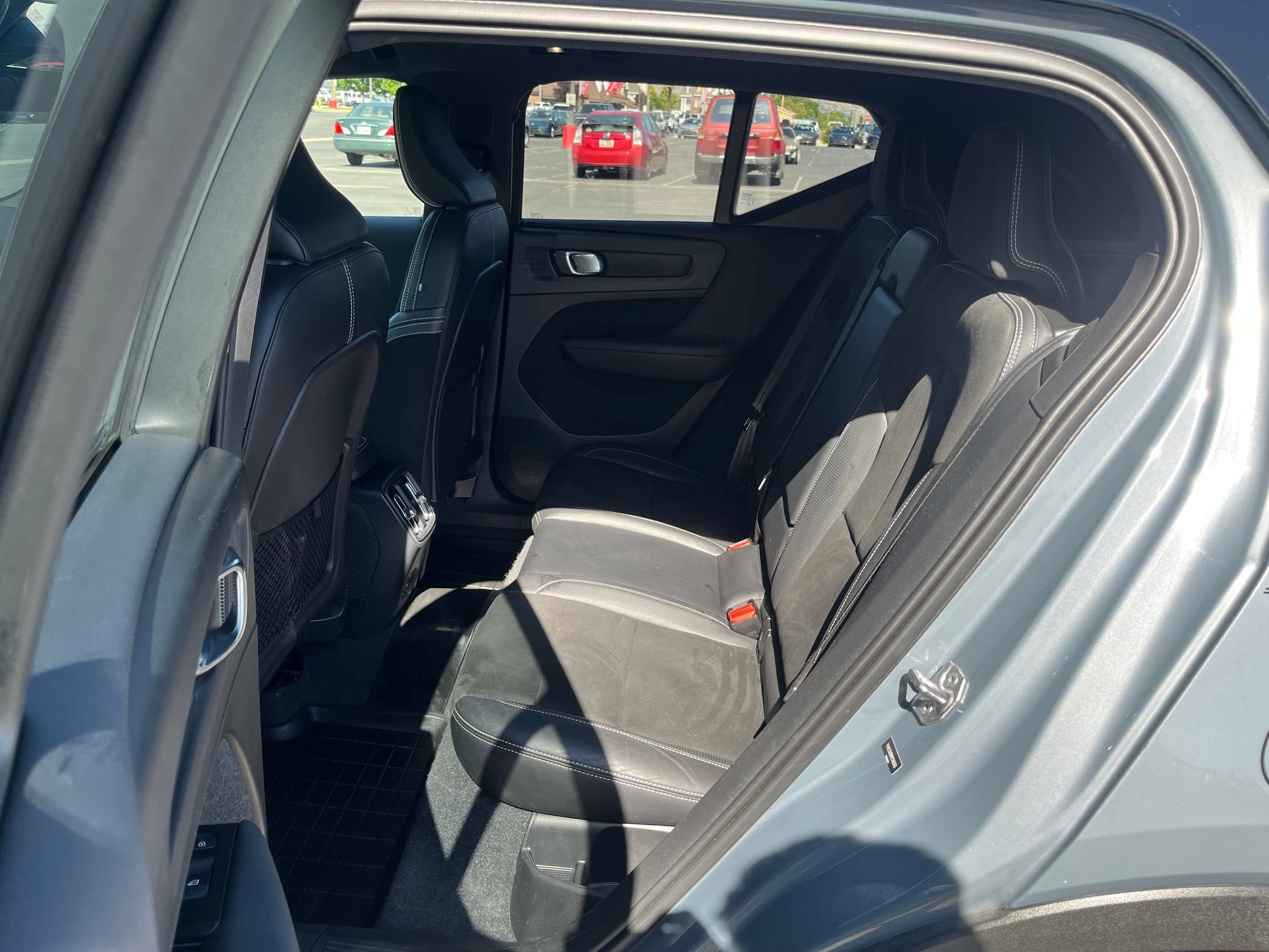 Used 2021 Volvo XC40 P8 Recharge w/ Advanced Package AWD/4WD image 24