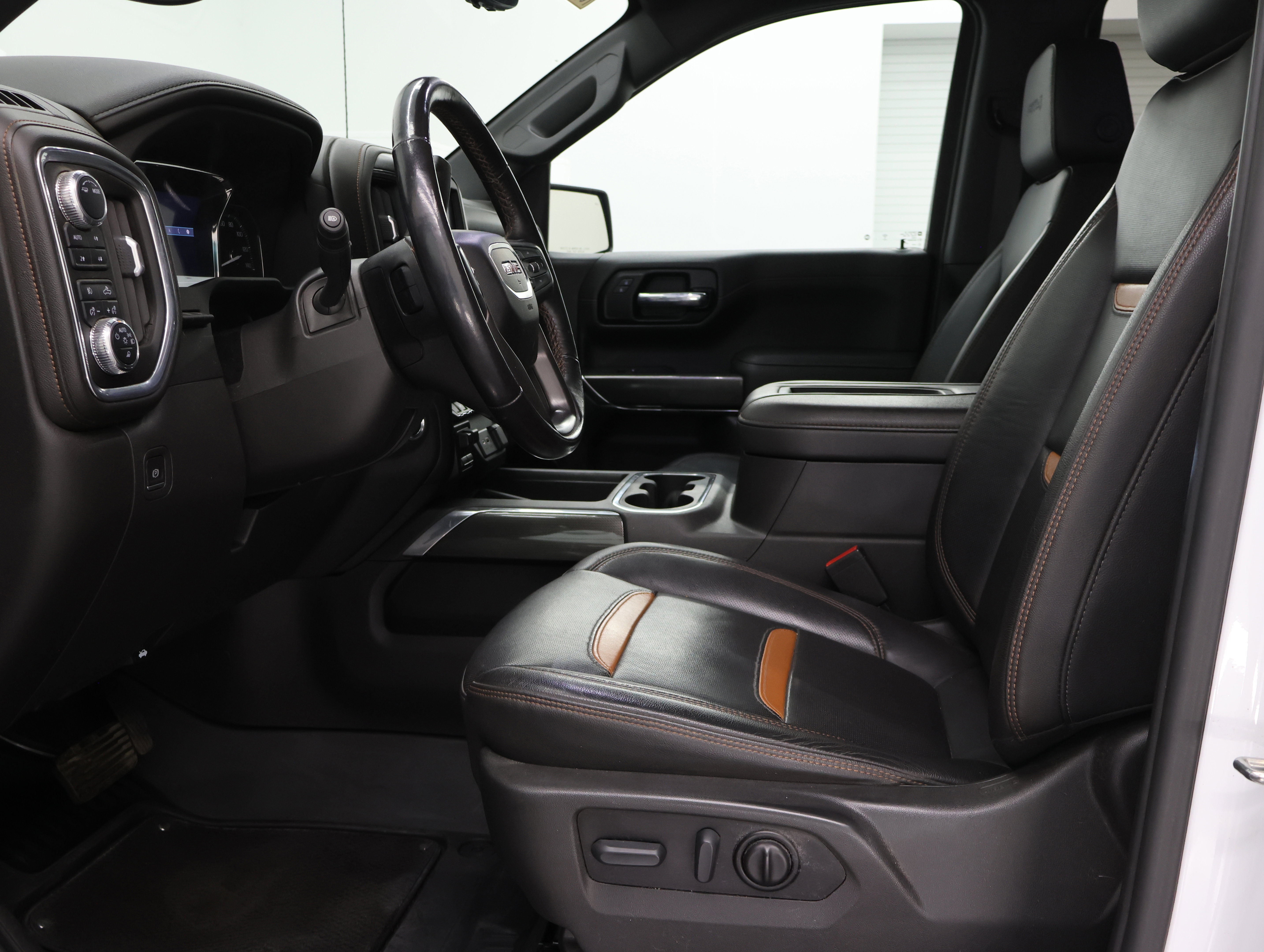 Used 2022 GMC Sierra 1500 AT4 w/ AT4 Premium Package AWD/4WD image 8