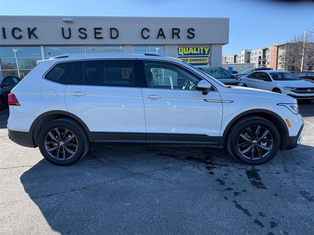 Certified 2023 Volkswagen Tiguan SE w/ Panoramic Sunroof Package image 2