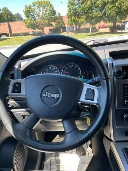 Used 2010 Jeep Liberty Limited w/ Tire & Wheel Group RWD image 20