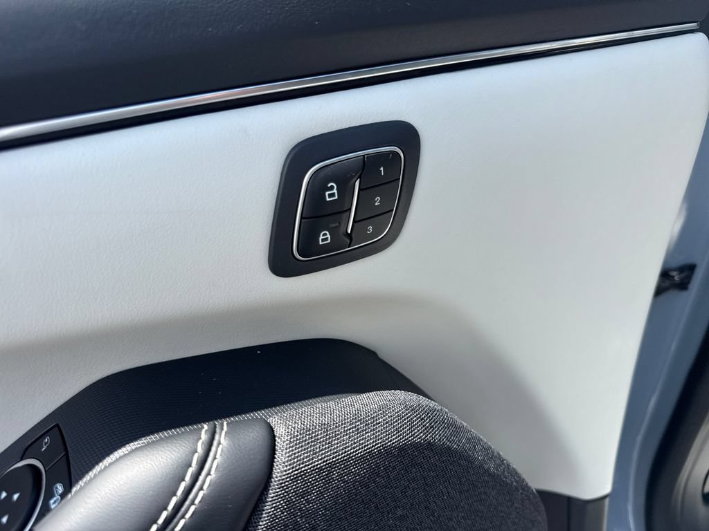 Used 2025 Ford Mustang Mach-E Premium AWD/4WD image 27