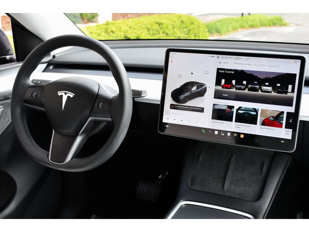 Used 2024 Tesla Model Y Long Range AWD/4WD image 18