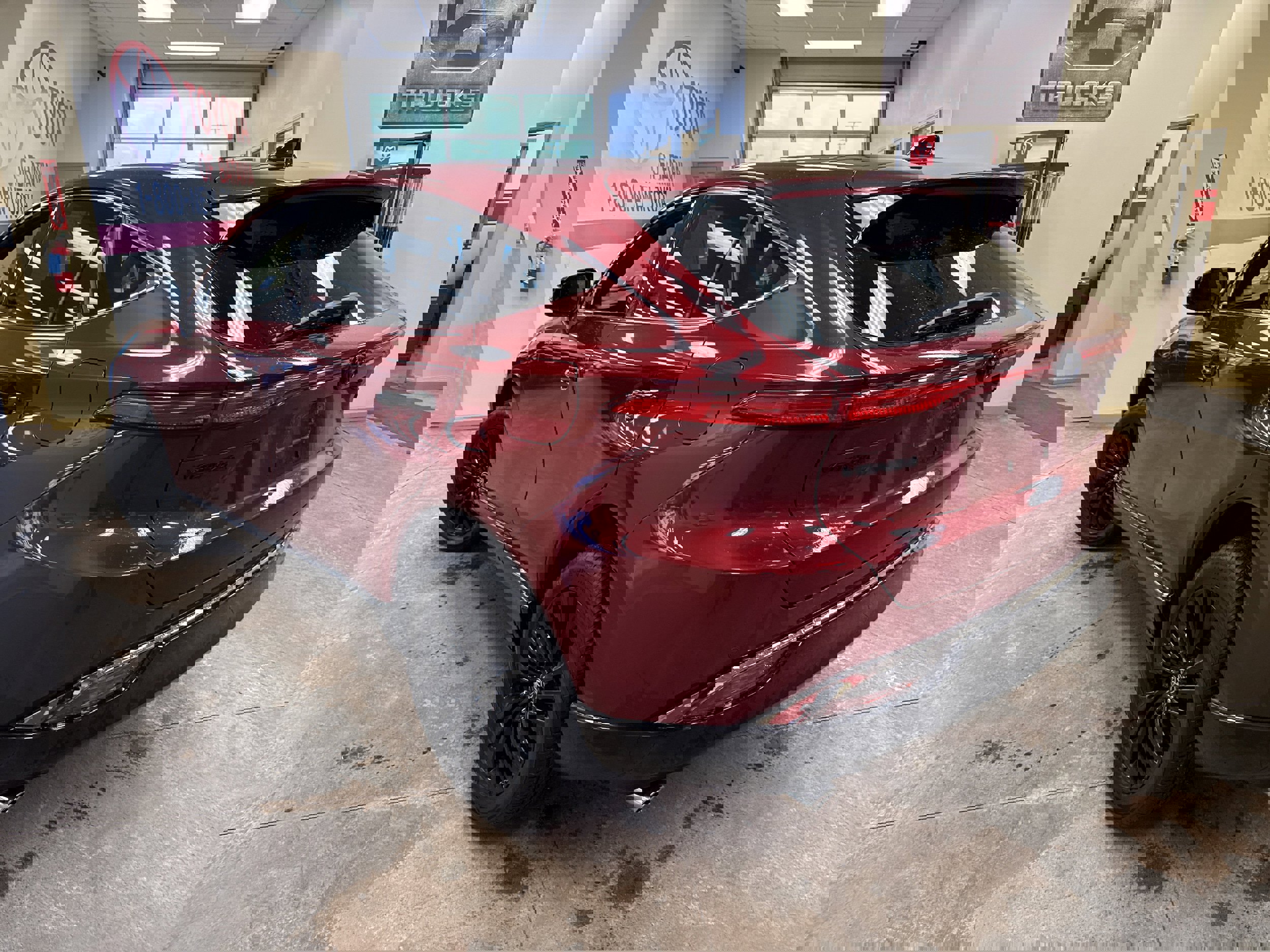 Used 2023 Toyota Venza Nightshade image 8