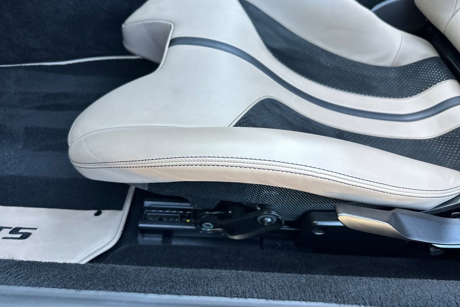 Used 2021 Ferrari 812 GTS RWD image 15