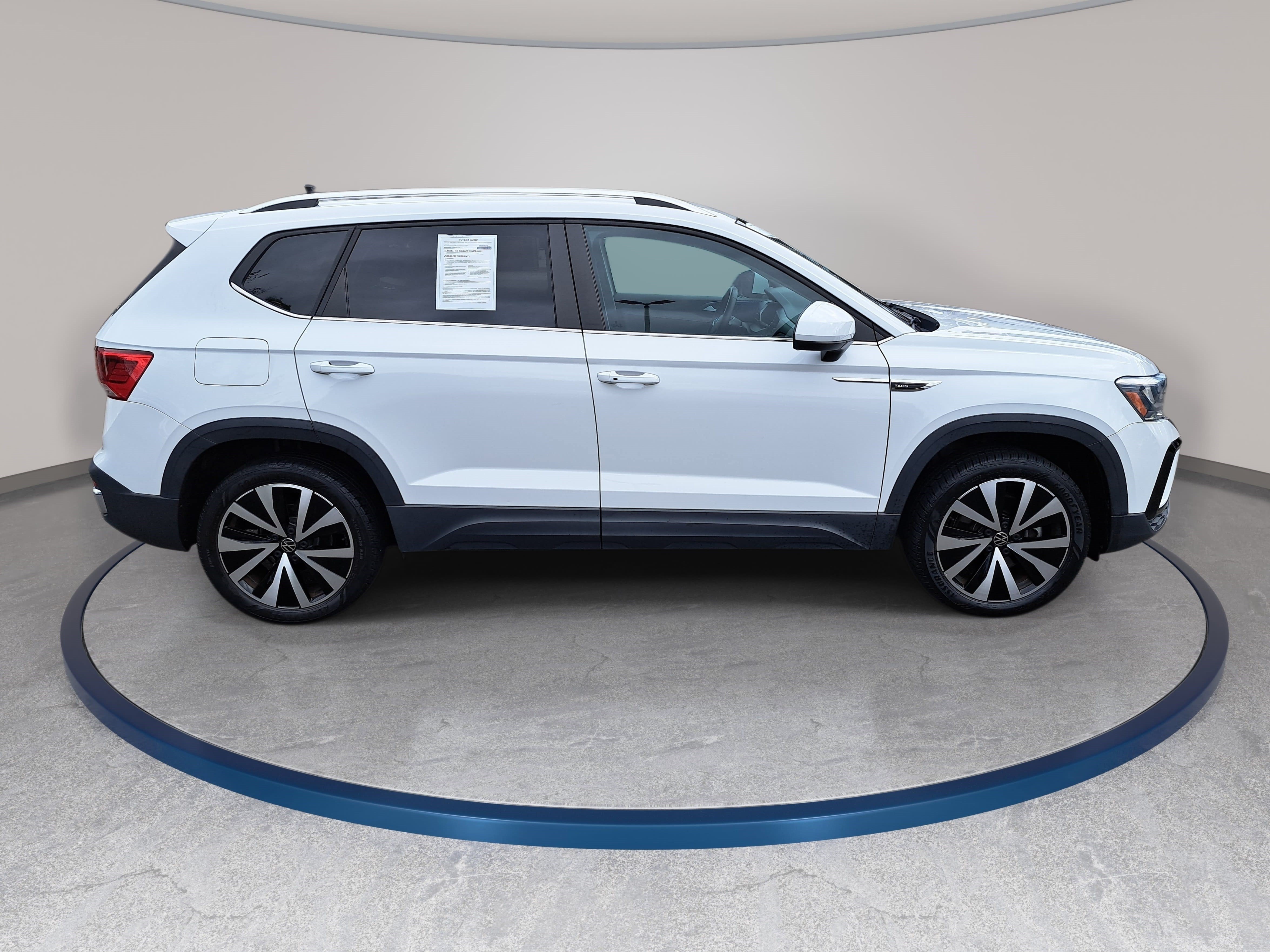 Used 2023 Volkswagen Taos SE w/ Panoramic Sunroof Package FWD image 4