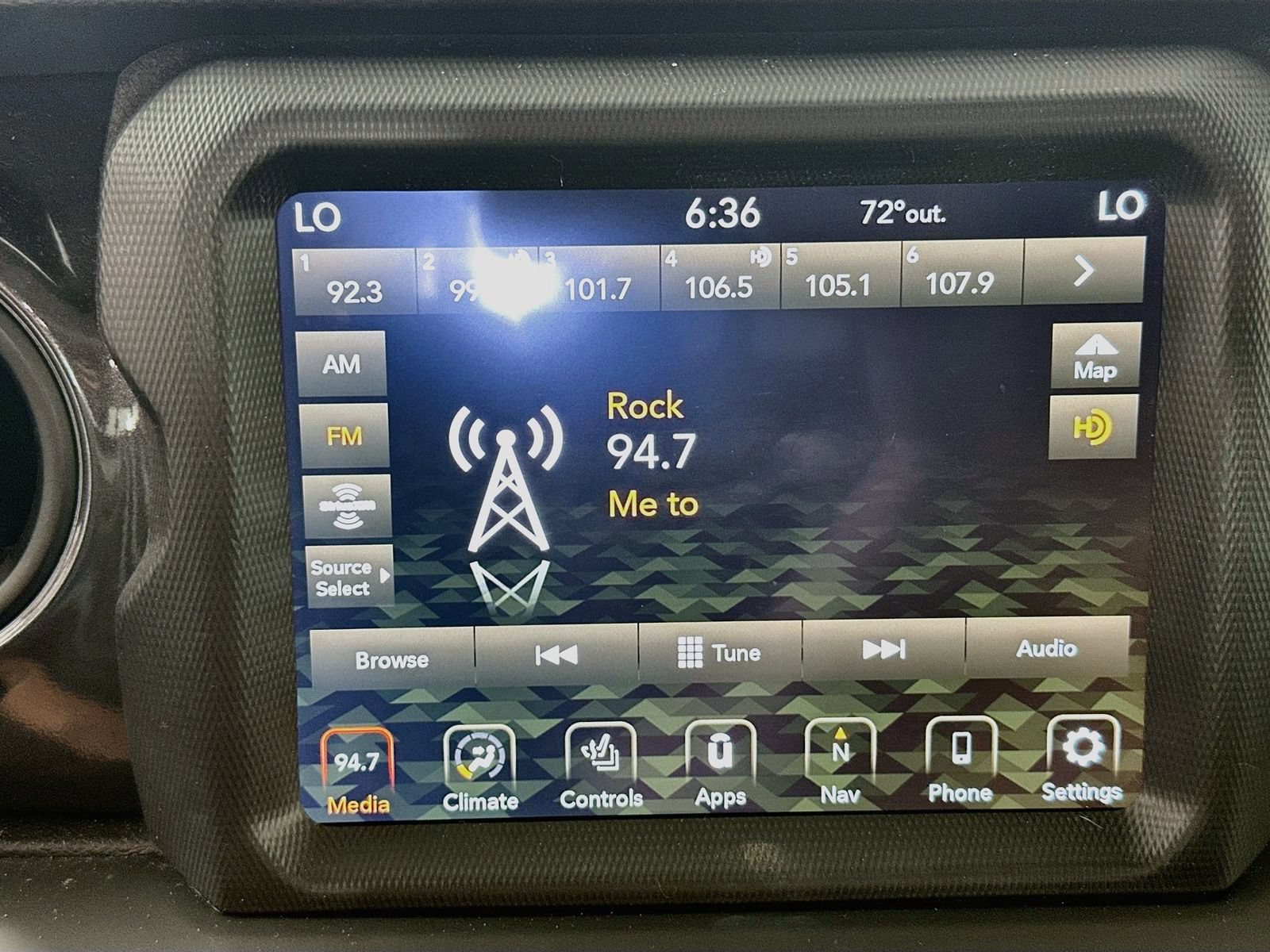 Used 2022 Jeep Gladiator Sport AWD/4WD image 15
