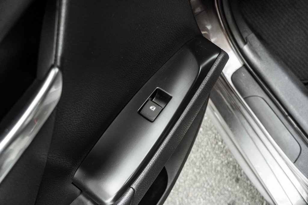 Used 2020 Toyota Camry SE image 30