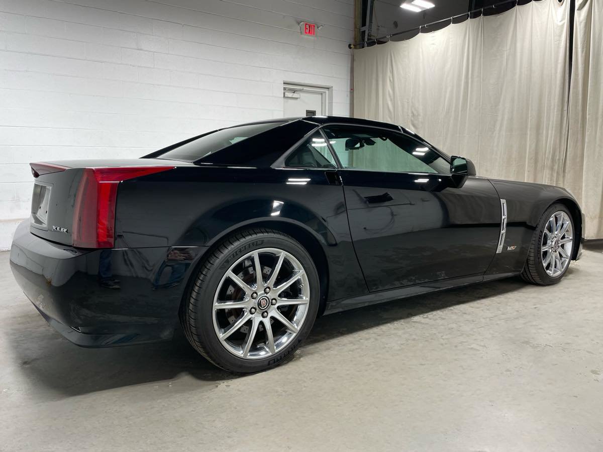 Used 2009 Cadillac XLR V RWD image 4