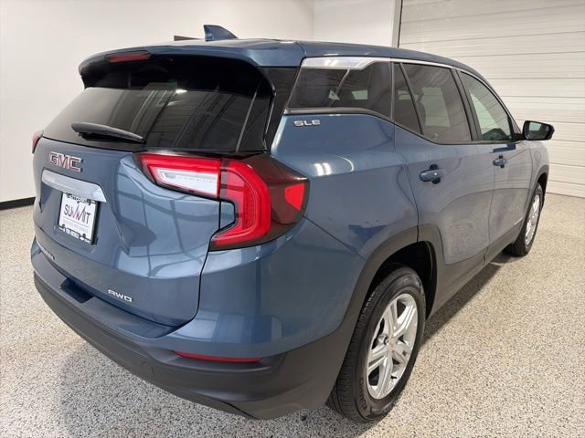 Used 2024 GMC Terrain SLE image 4