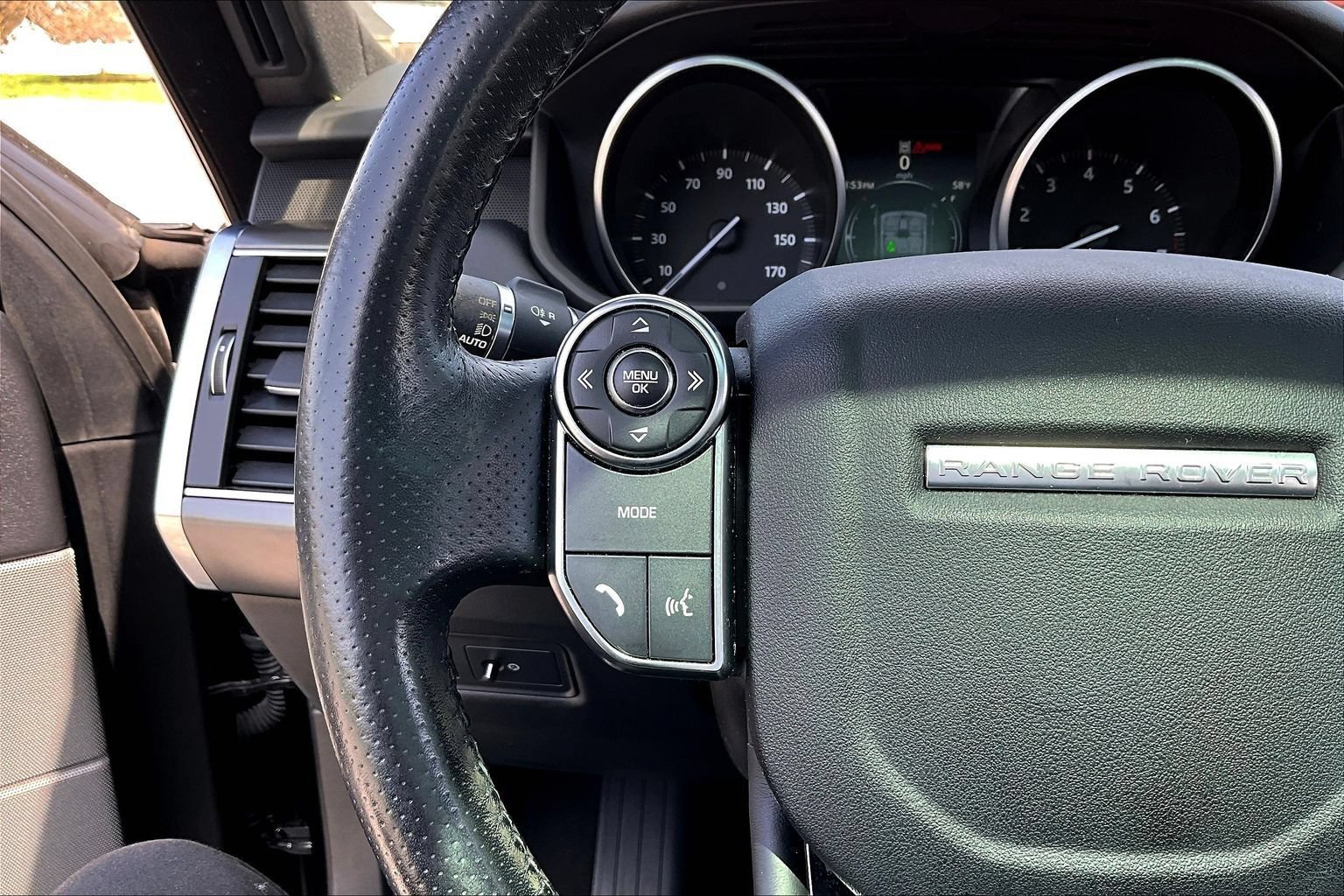 Used 2017 Land Rover Range Rover Sport SE AWD/4WD image 13