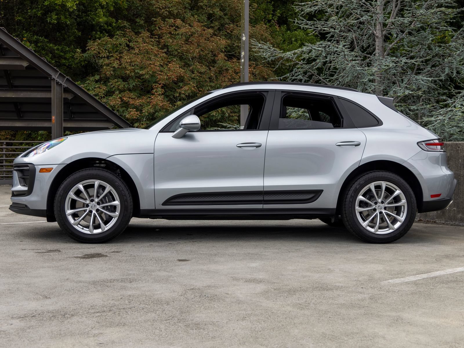 Used 2026 Porsche Macan AWD/4WD image 2