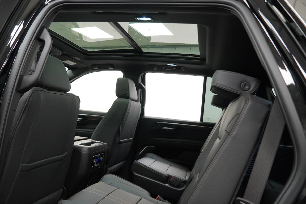 New 2026 Chevrolet Tahoe High Country AWD/4WD image 13