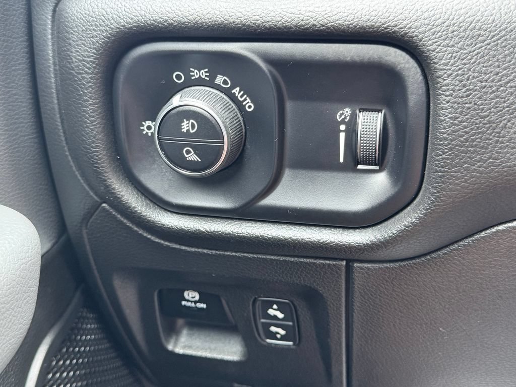 Used 2023 RAM 1500 Big Horn AWD/4WD image 31