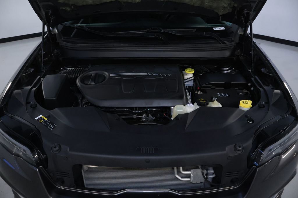 Used 2019 Jeep Cherokee Limited image 36