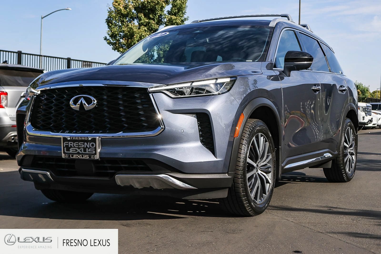 Used 2022 INFINITI QX60 Sensory w/ Cargo Package FWD image 3
