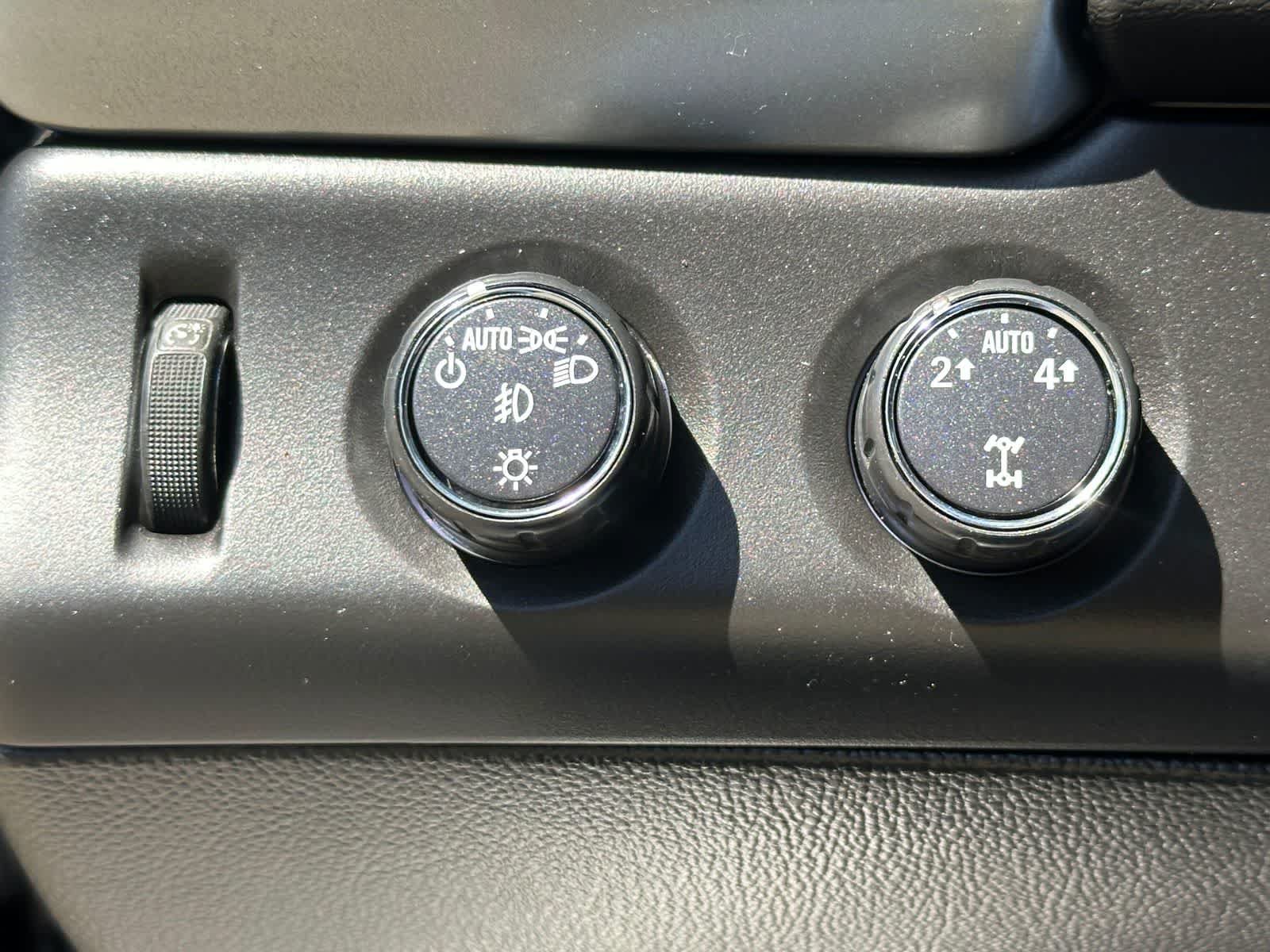 Used 2016 Chevrolet Tahoe LTZ AWD/4WD image 25