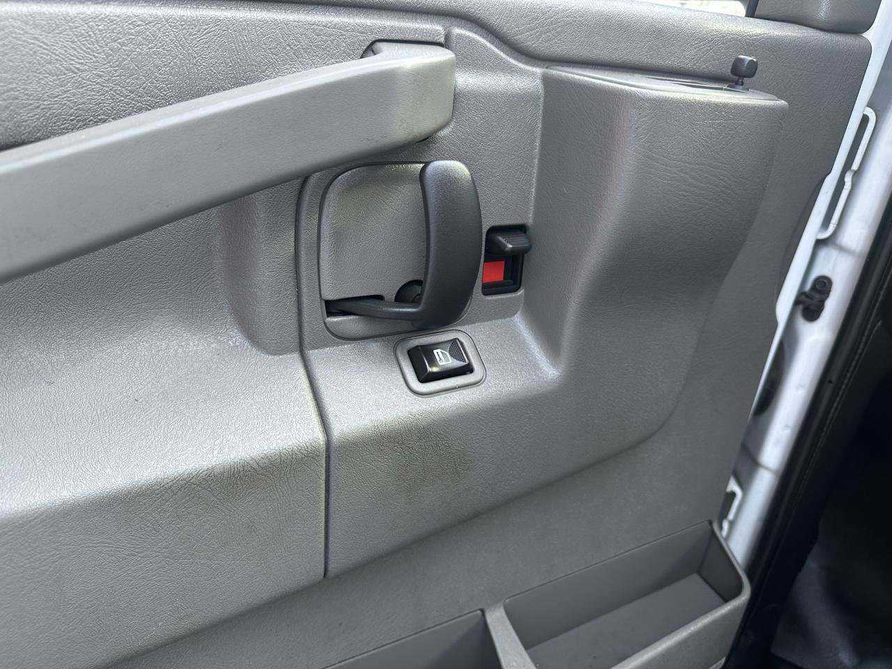 Used 2019 Chevrolet Express 3500 w/ Driver Convenience Package RWD image 7