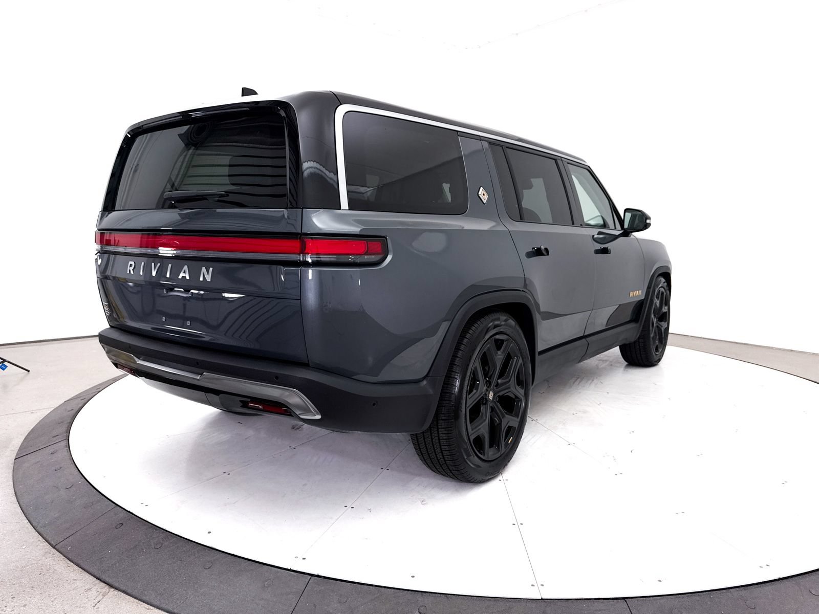 Used 2023 Rivian R1S Adventure AWD/4WD image 39