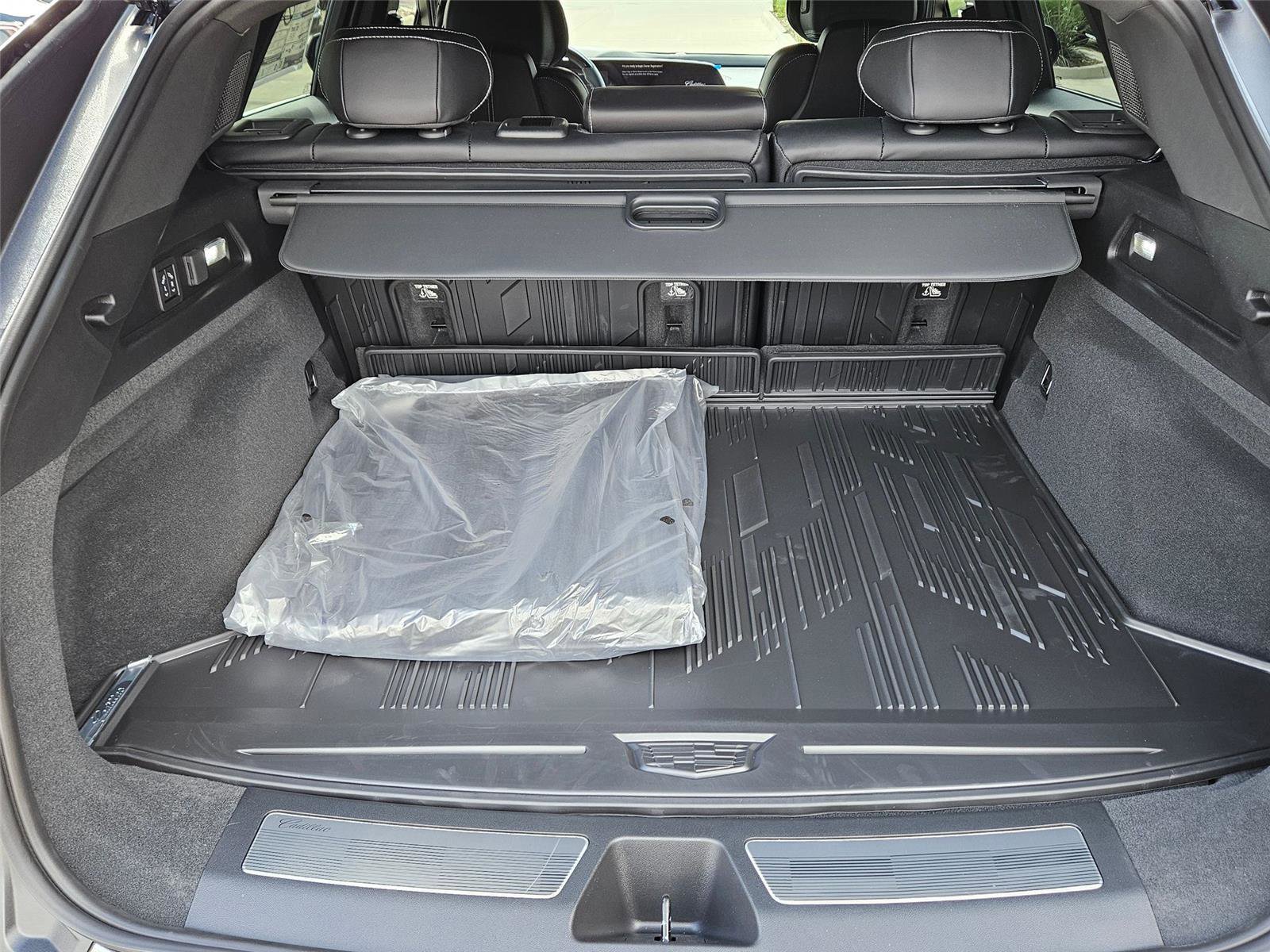 New 2026 Cadillac Lyriq V w/ Exterior Carbon Fiber Package AWD/4WD image 28