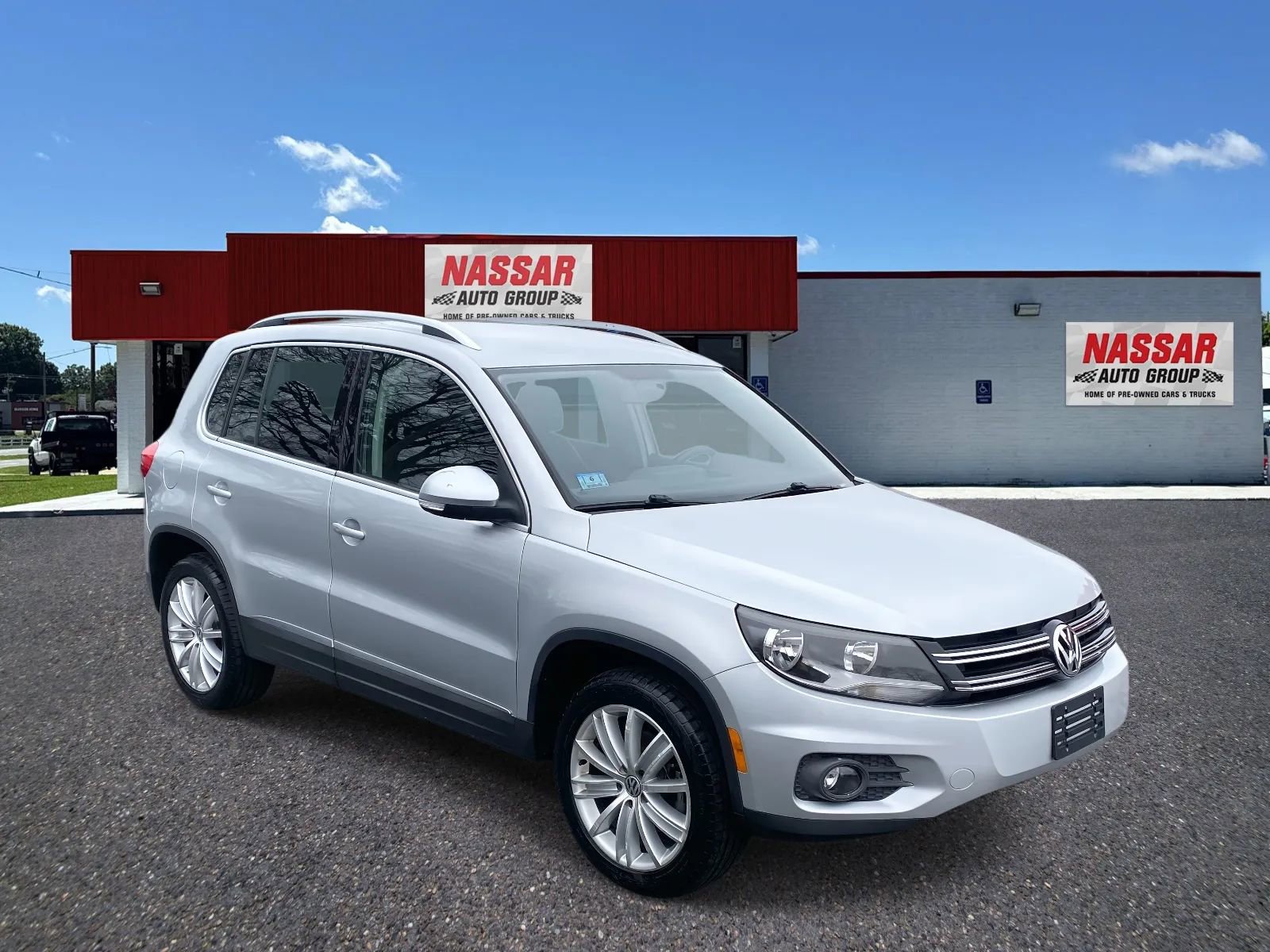 Used 2014 Volkswagen Tiguan SE image 3