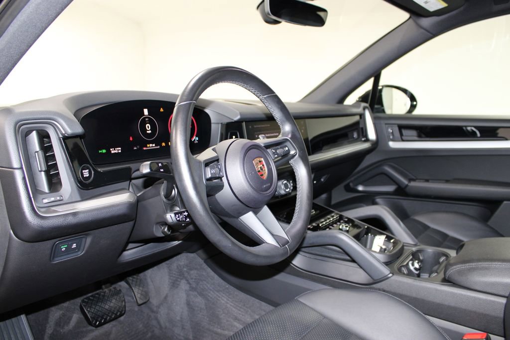 Used 2024 Porsche Cayenne AWD/4WD image 22