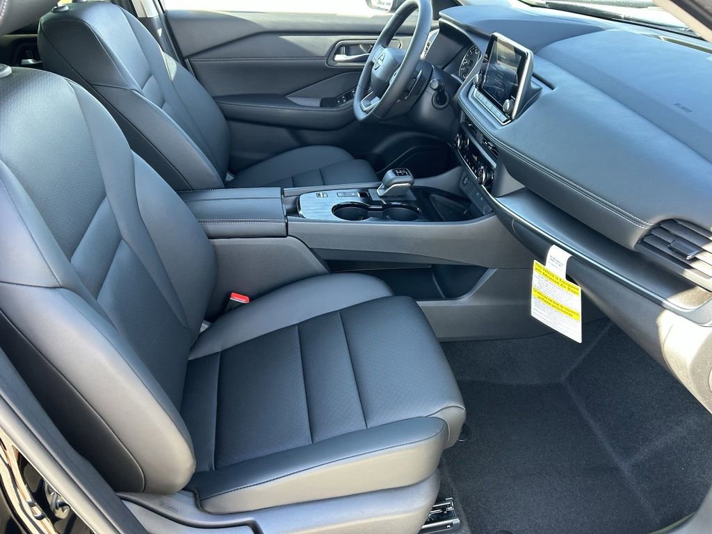 New 2026 Nissan Rogue Dark Armor image 9