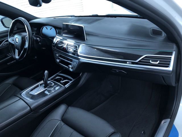 Used 2016 BMW 750i xDrive image 23