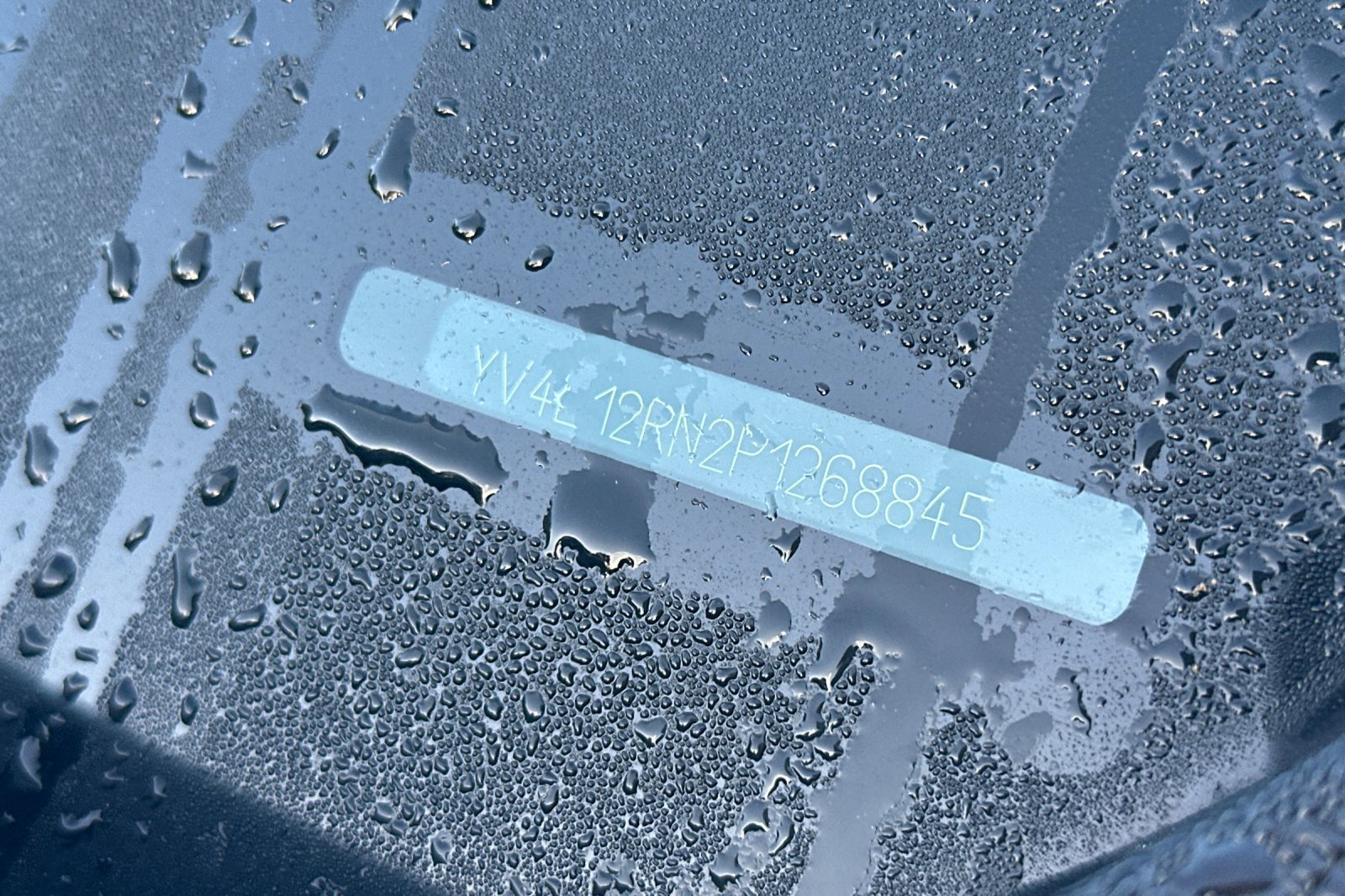 Certified 2023 Volvo XC60 B5 Plus image 3