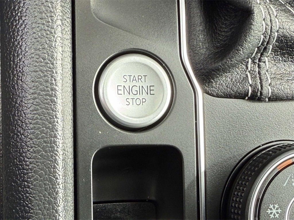 Used 2022 Volkswagen Atlas SEL Premium image 22