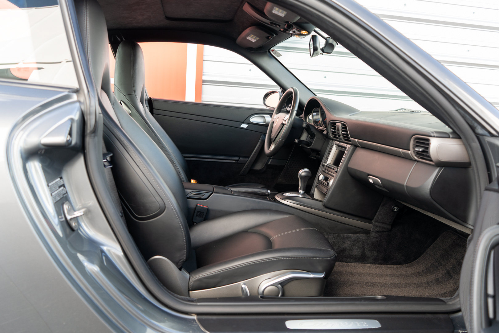 Used 2007 Porsche 911 Carrera RWD image 24