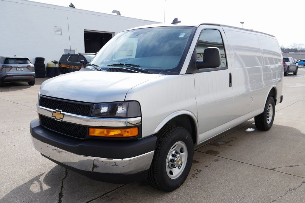 New 2025 Chevrolet Express 2500 w/ Enhanced Convenience Package image 4