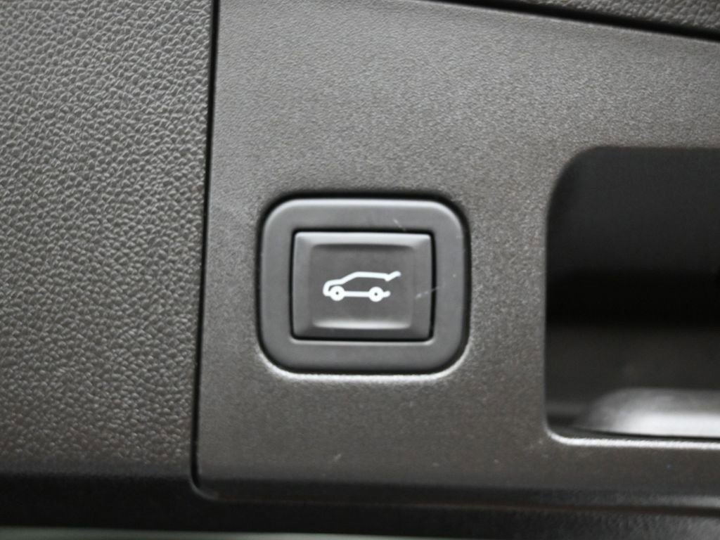 Used 2023 Cadillac XT4 Sport image 14