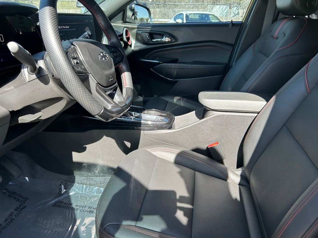 Used 2024 Chevrolet Trax RS FWD image 11