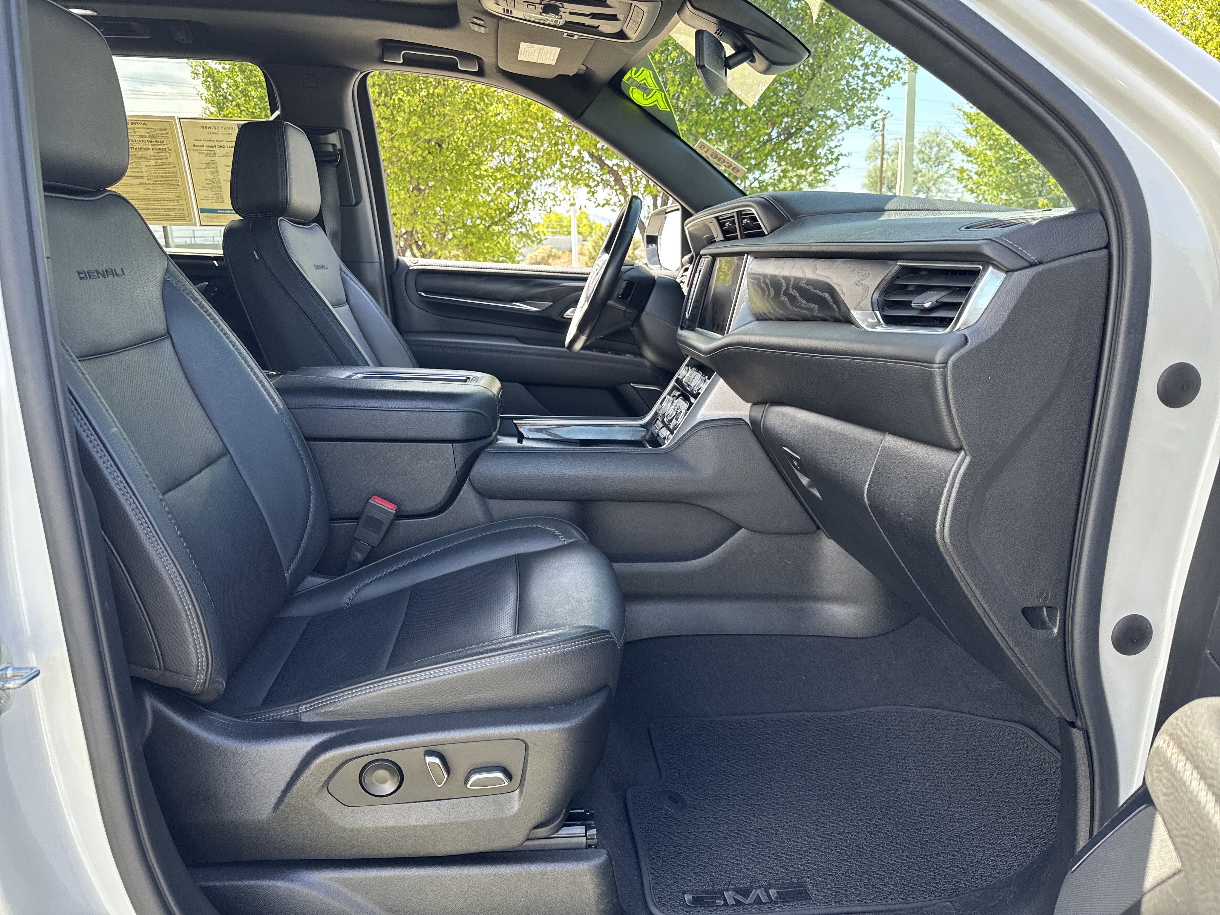 Used 2022 GMC Yukon Denali AWD/4WD image 20
