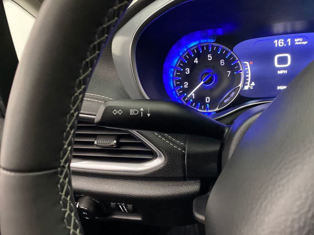 Used 2025 Chrysler Pacifica Limited FWD image 22