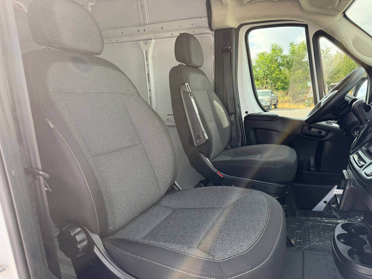 Used 2025 RAM ProMaster 2500 w/ Convenience Group FWD image 21