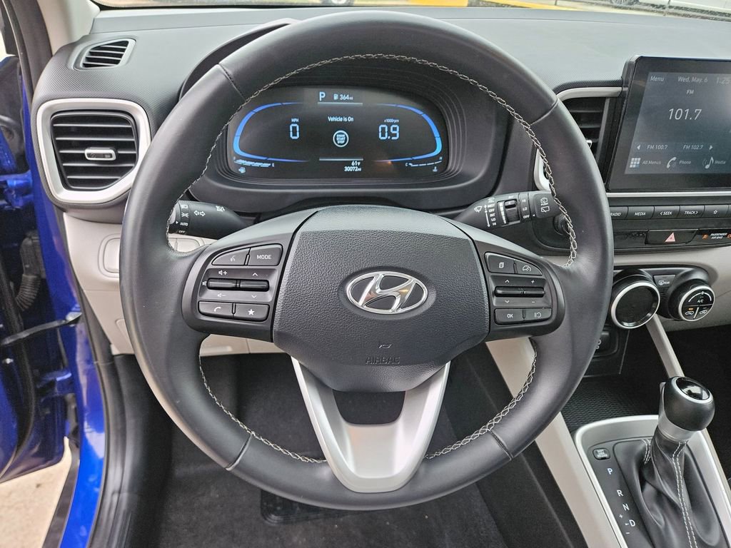 Used 2025 Hyundai Venue SEL FWD image 18