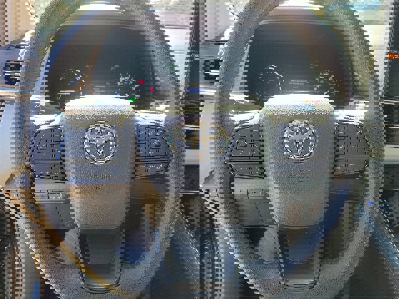 Used 2025 Toyota Sienna LE image 18