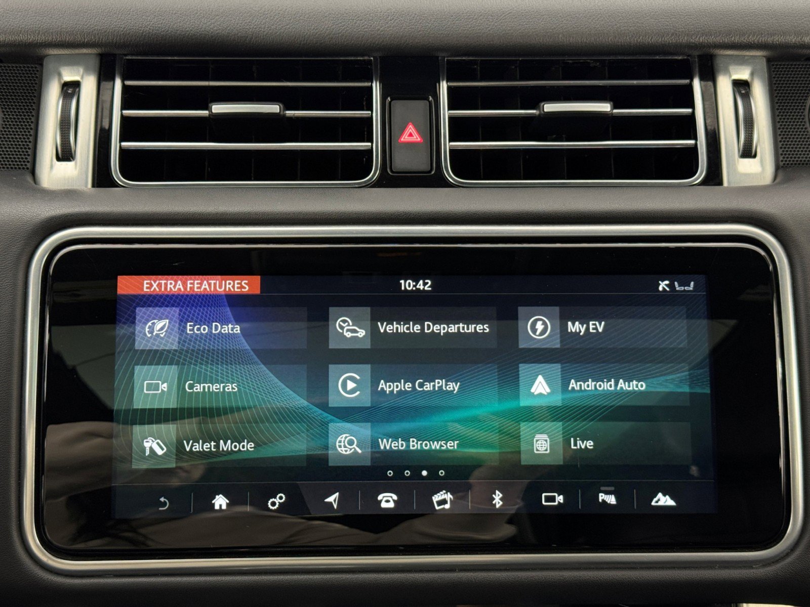 Used 2020 Land Rover Range Rover HSE image 32