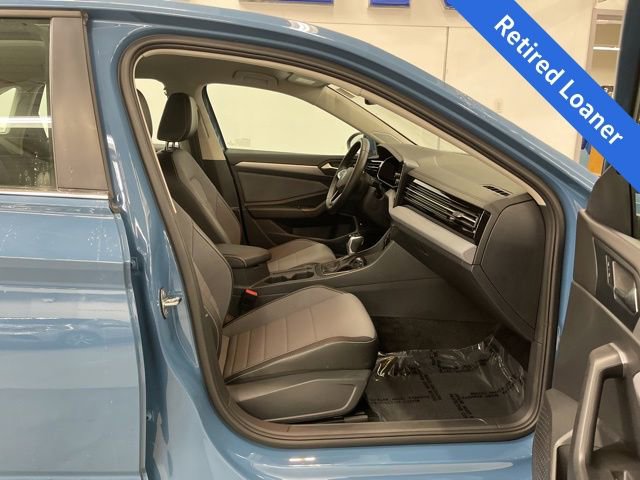 New 2025 Volkswagen Jetta SE w/ Black Wheel Package image 11