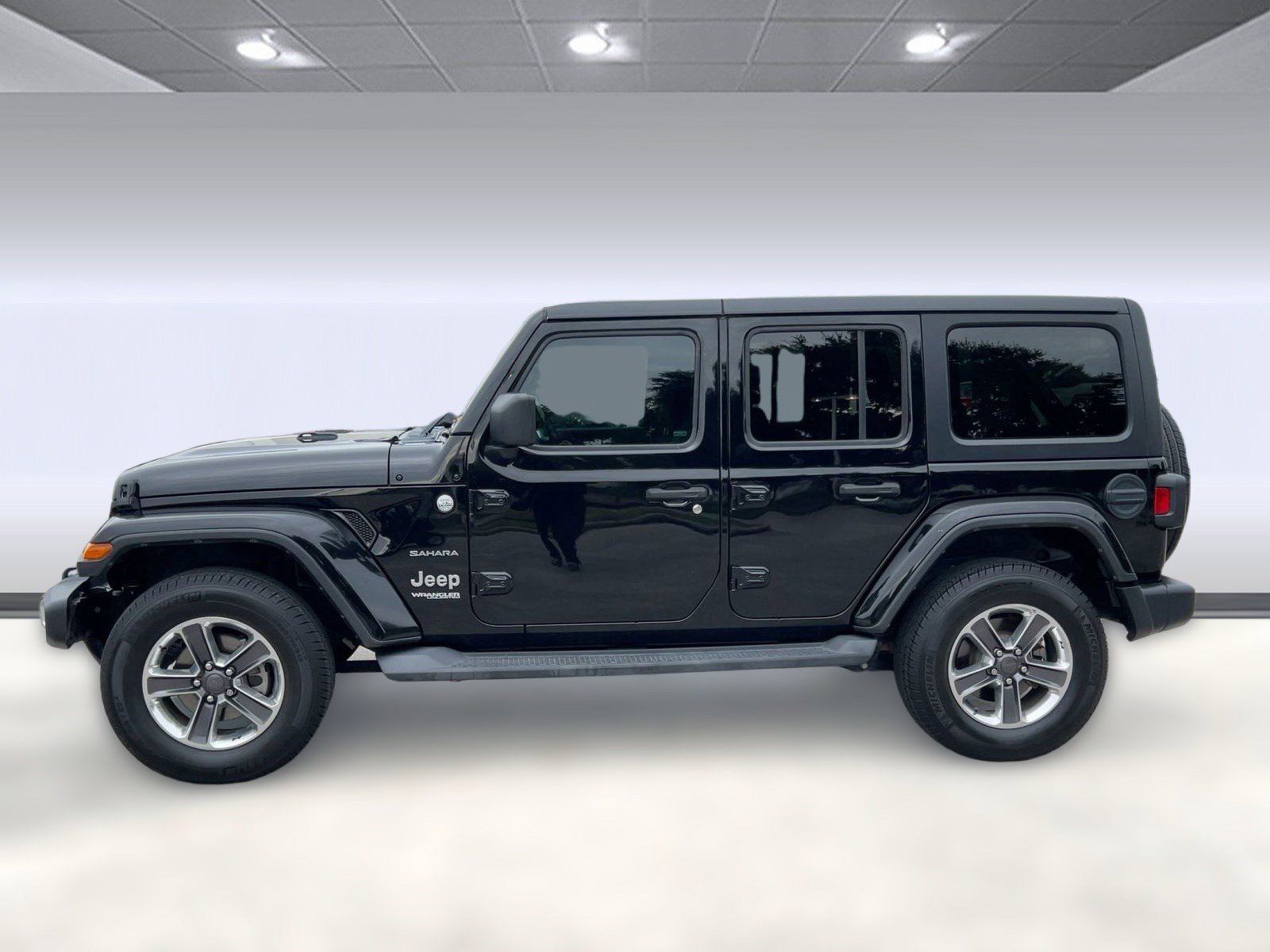Used 2019 Jeep Wrangler Unlimited Sahara image 2