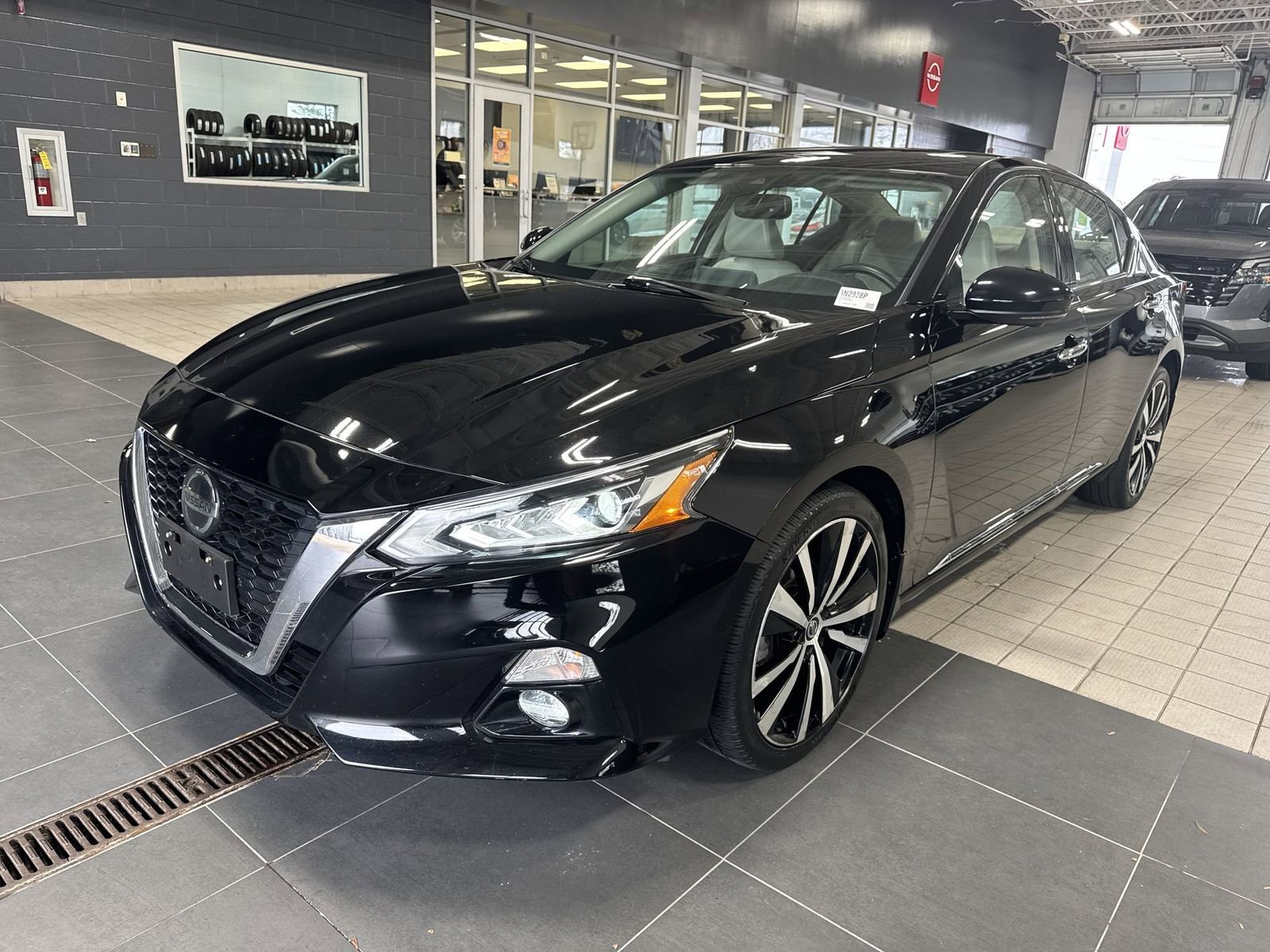 Certified 2019 Nissan Altima 2.5 Platinum AWD/4WD image 31